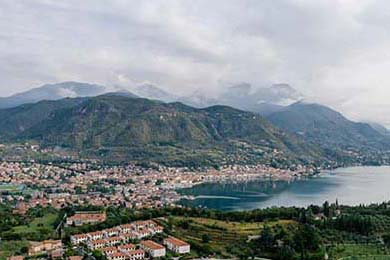 AC米兰强势登顶 意甲竞争白热化，ac米兰意甲战绩