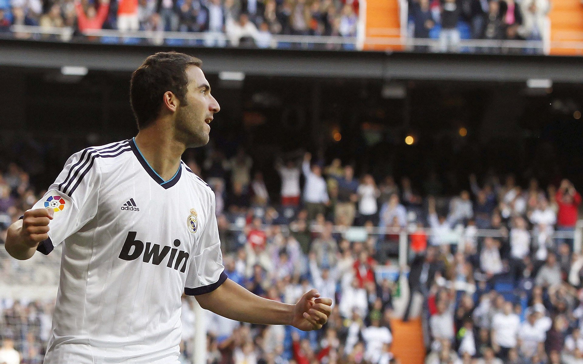 1998年总决赛第六场：乔丹带领公牛在倒数第二分钟完成奇迹逆转，成功夺冠，成为他六夺冠军的经典瞬间之一。